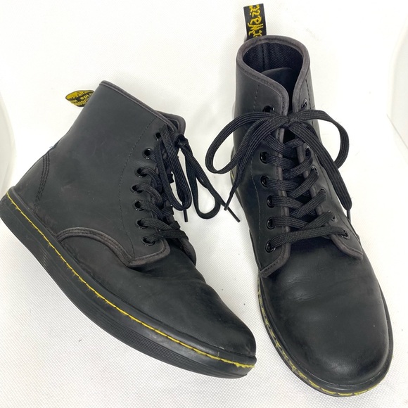 Dr. Martens Shoes - Dr. Martens Shoreditch Leather Boots